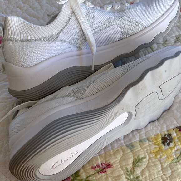 Clarks Cloudsteppers White Knit Footwear - Picture 9 of 13